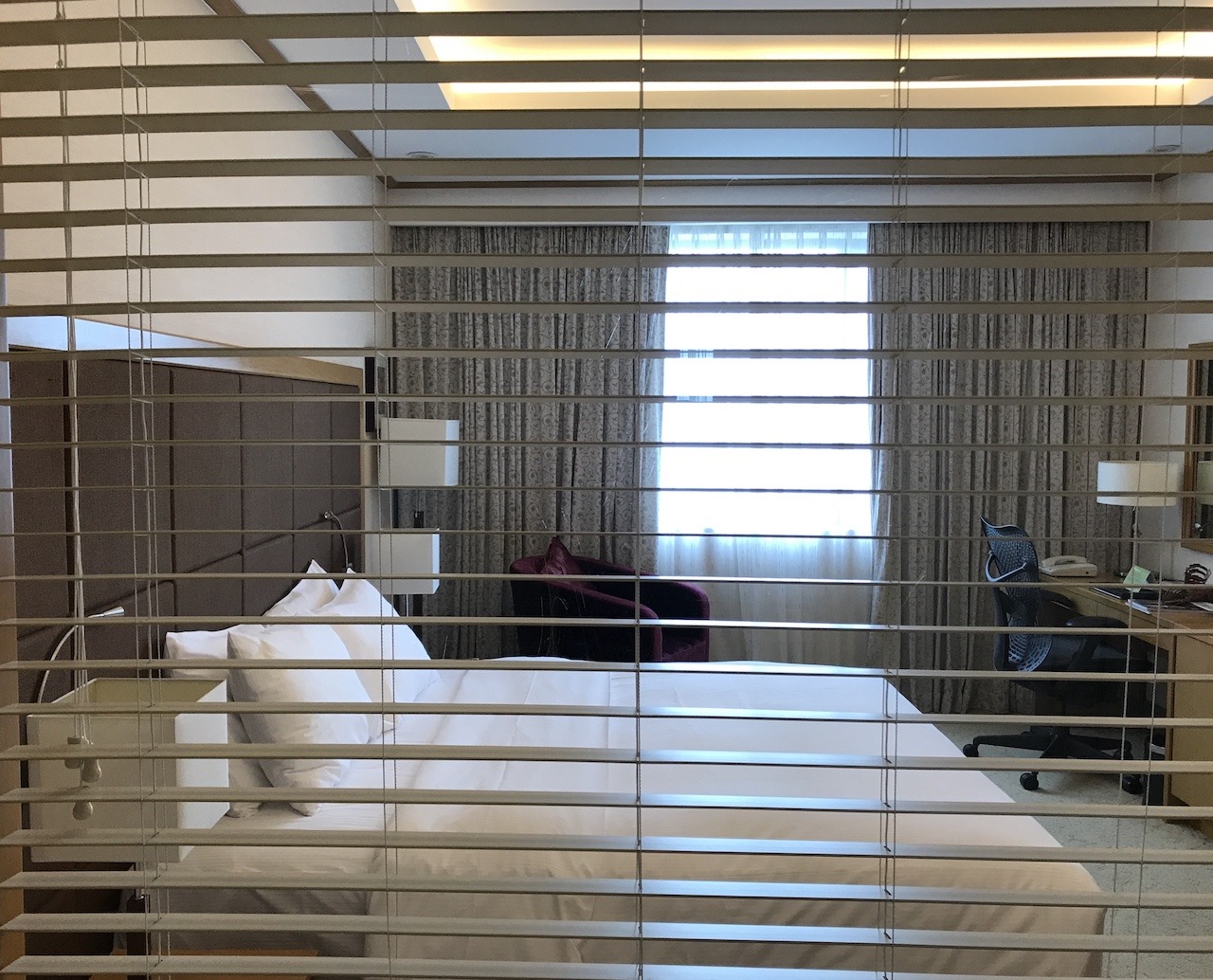 Hilton Garden Inn Hanoi Hawaii Calling Bathroom view
