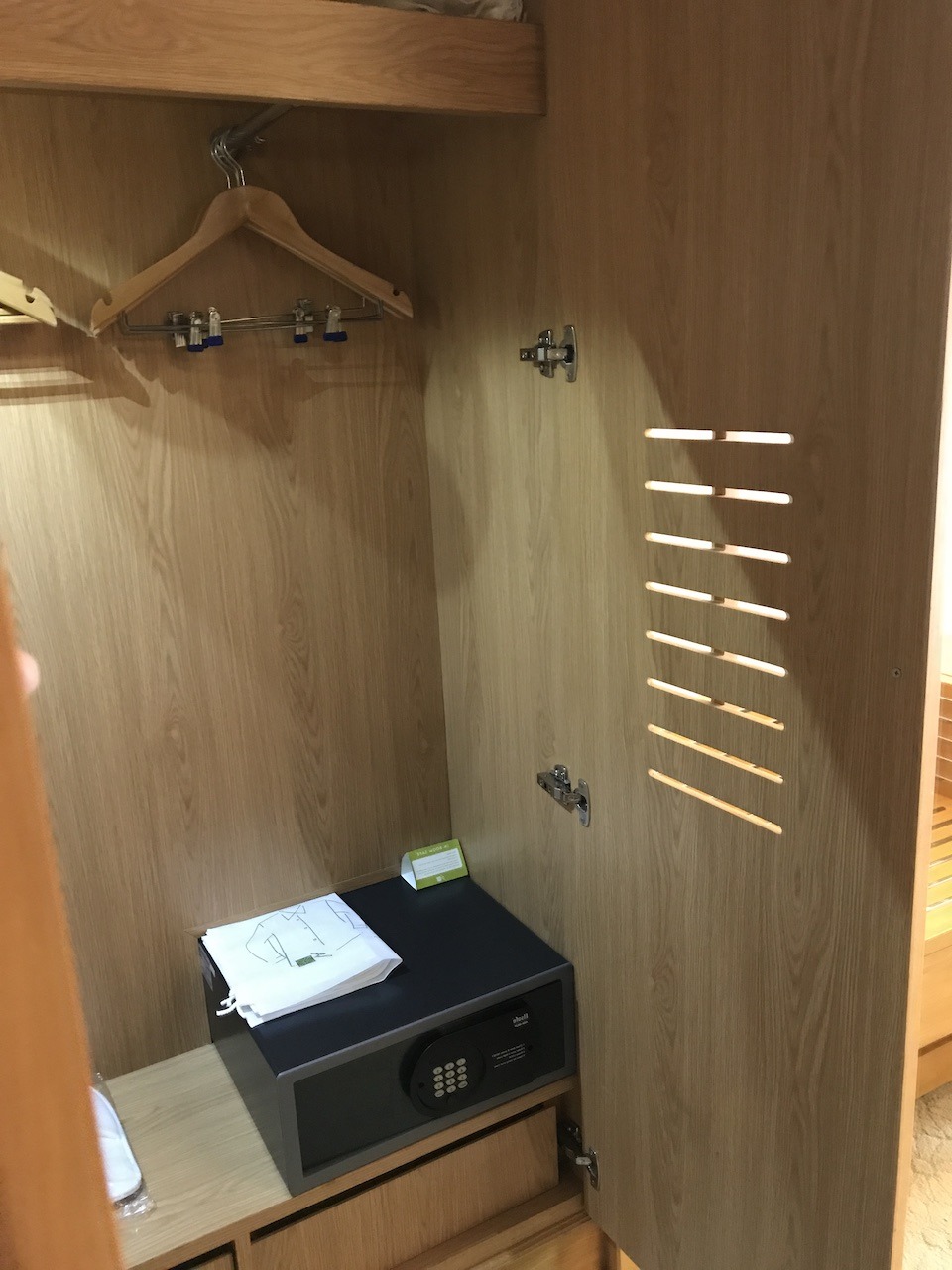Hilton Garden Inn Hanoi Hawaii Calling Closet