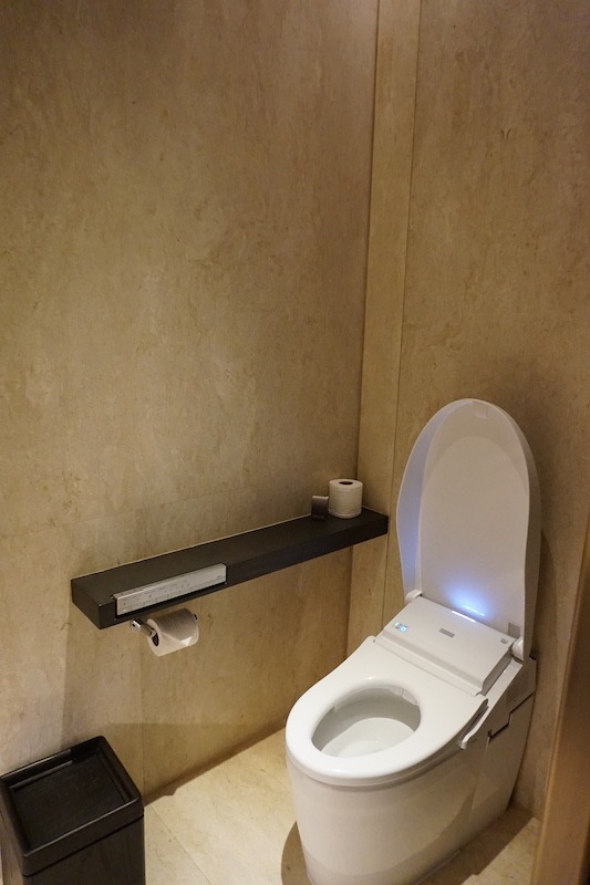 Waldorf-Astoria Bangkok - Superior Luxury Hotel Hawaii Calling Guest toilet with bidet seat