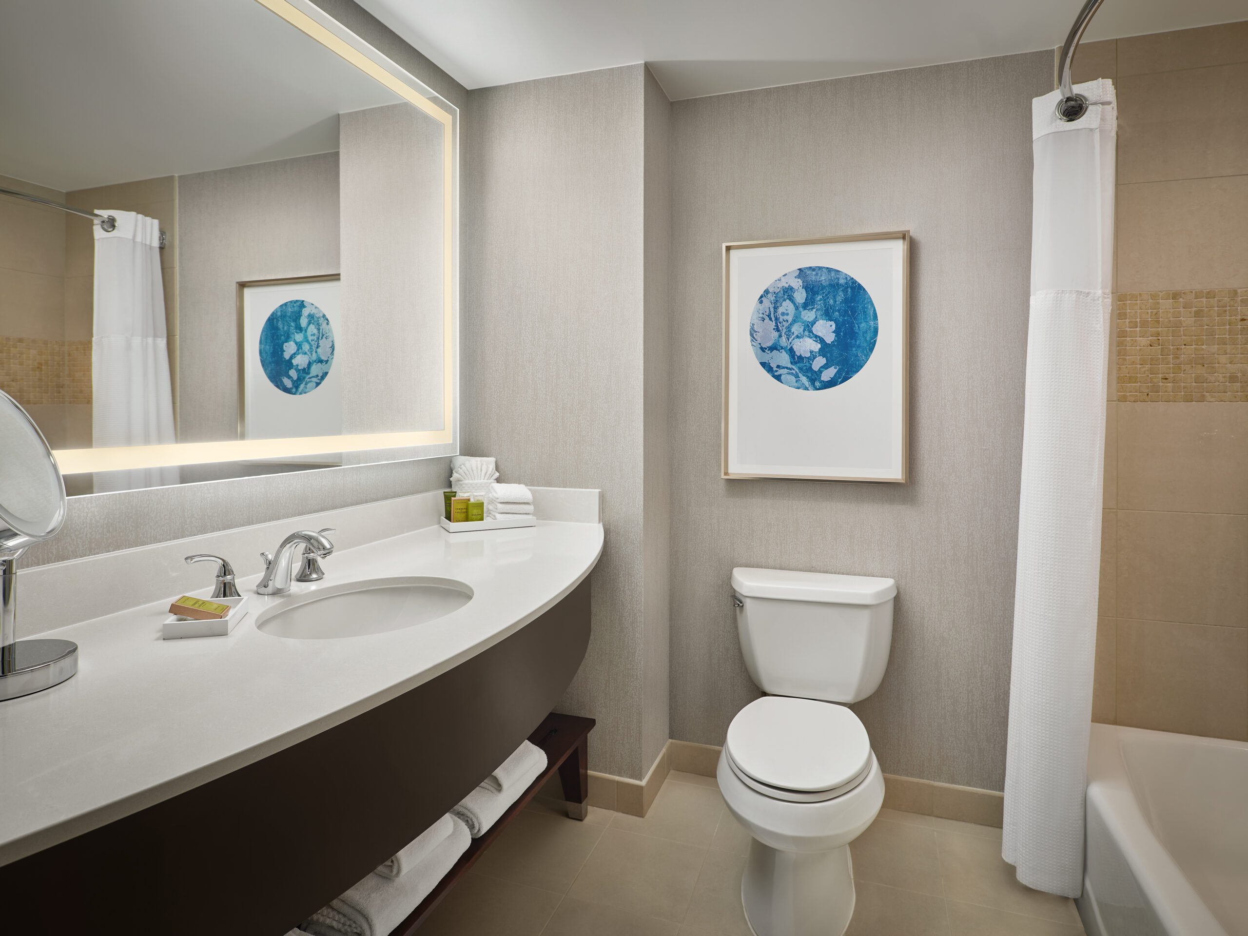 Hilton Orlando Bonnet Creek Resort is at Disney's Doorstep Hawaii Calling Hilton Orlando Bonnet Creek Standard Bath with Bathtup