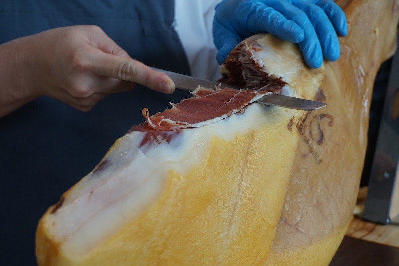 Waldorf-Astoria Bangkok - Superior Luxury Hotel Hawaii Calling Jamon Iberico