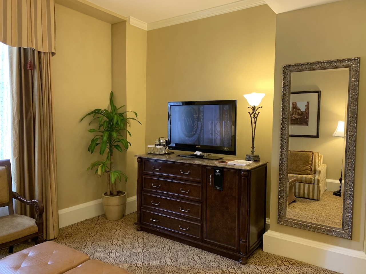 The Roosevelt New Orleans, a Waldorf-Astoria Hotel Hawaii Calling Living Room