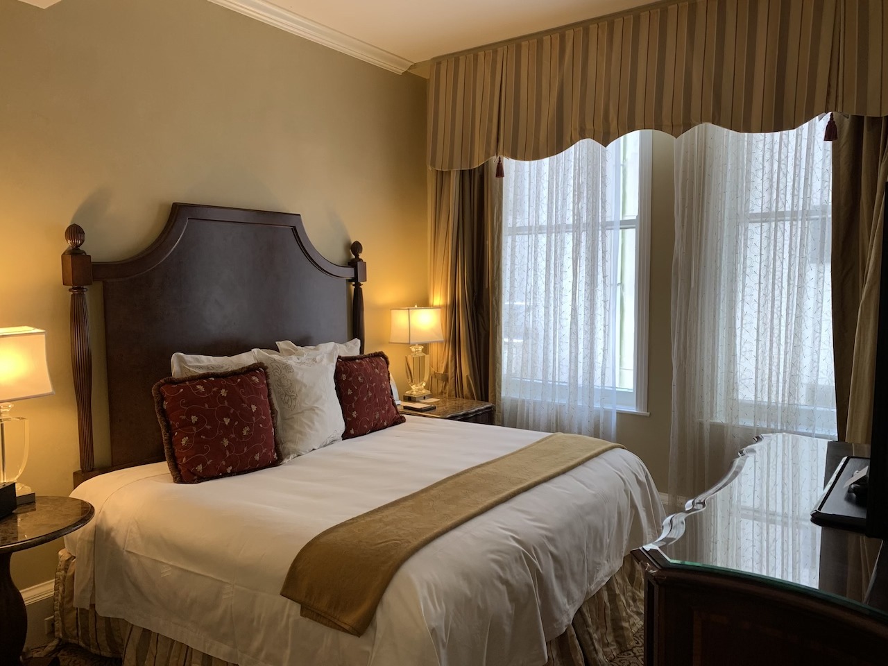 The Roosevelt New Orleans, a Waldorf-Astoria Hotel Hawaii Calling Suite bedroom