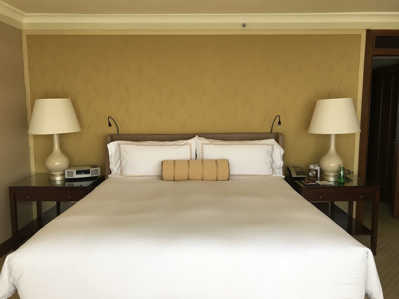 Conrad Hong Kong: White-Glove Luxury Hawaii Calling Suite bedroom