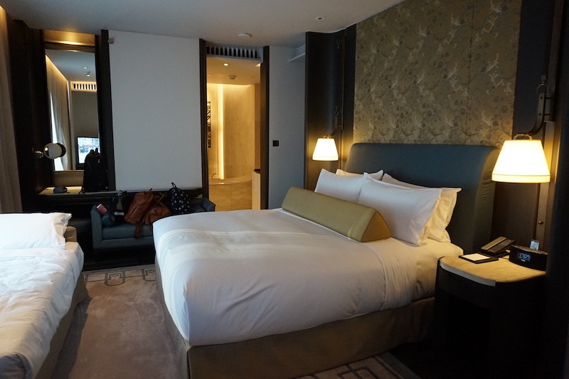 Waldorf-Astoria Bangkok - Superior Luxury Hotel Hawaii Calling Suite bedroom