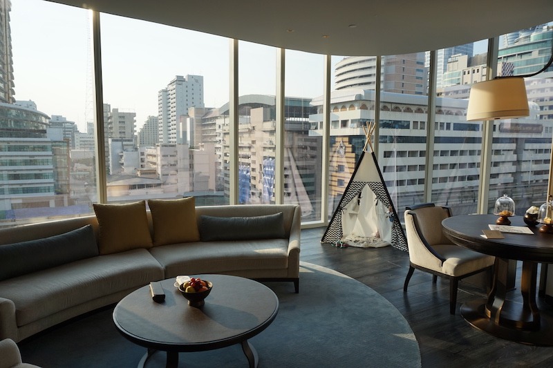 Waldorf-Astoria Bangkok - Superior Luxury Hotel Hawaii Calling Suite living room