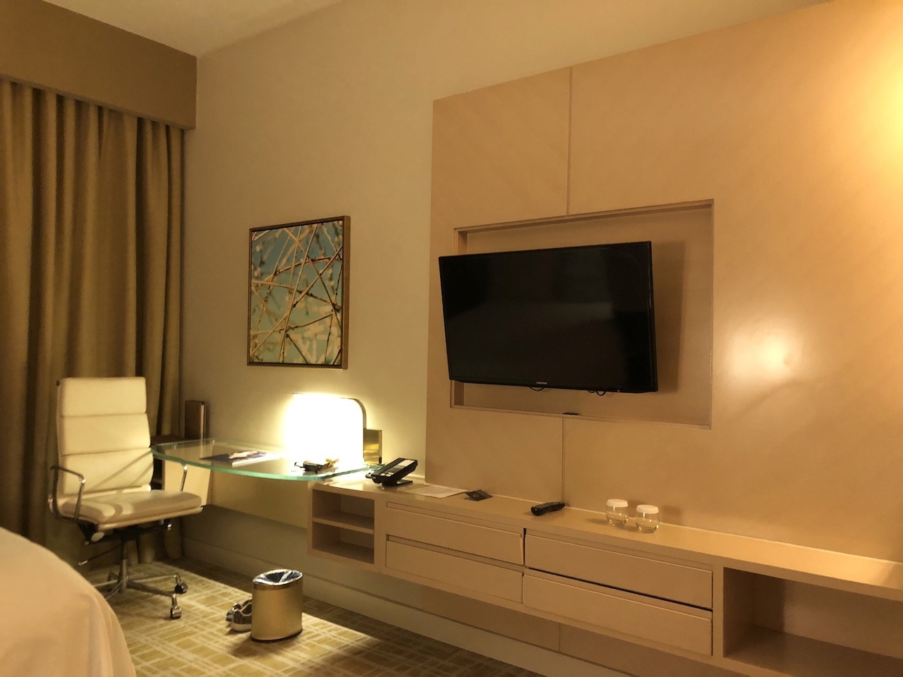 Waldorf-Astoria Panama: Luxury at the Heart of the Americas Hawaii Calling Waldorf-Astoria Panama standard room TV and desk