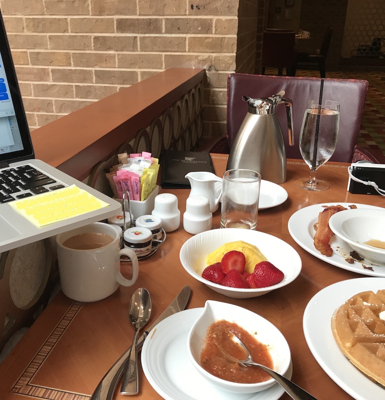 JW Marriott Houston (Galleria) - Sophisticated Business Hotel Hawaii Calling JW Marriott Houston breakfast in the restaurant