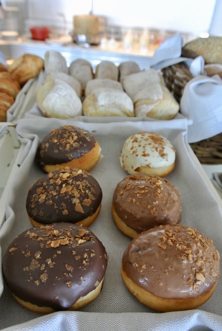 Ritz-Carlton Shanghai Pudong, On Top of the World Hawaii Calling Made from scratch doughnuts