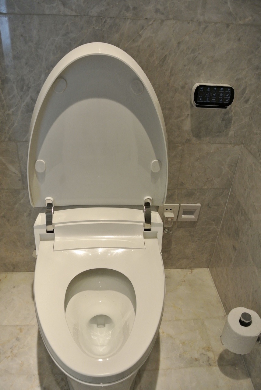 St. Regis Shanghai Jingan Offers Classic Luxury Hawaii Calling Master toilet