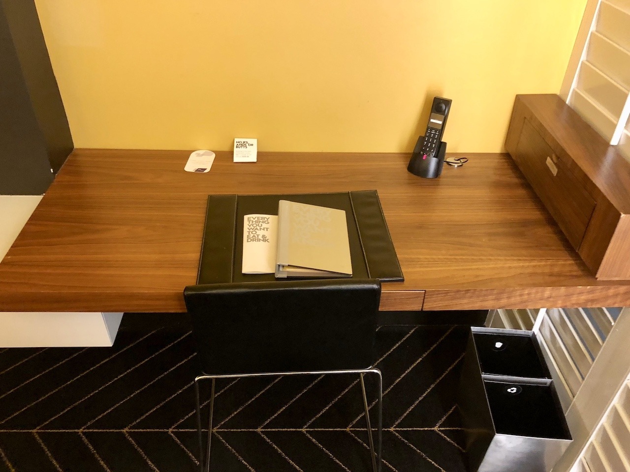 W New Orleans - French Quarter Hawaii Calling Petite desk
