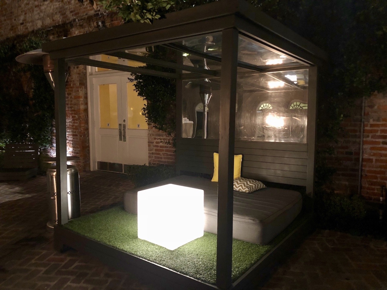 W New Orleans - French Quarter Hawaii Calling Cabana in the courtyard