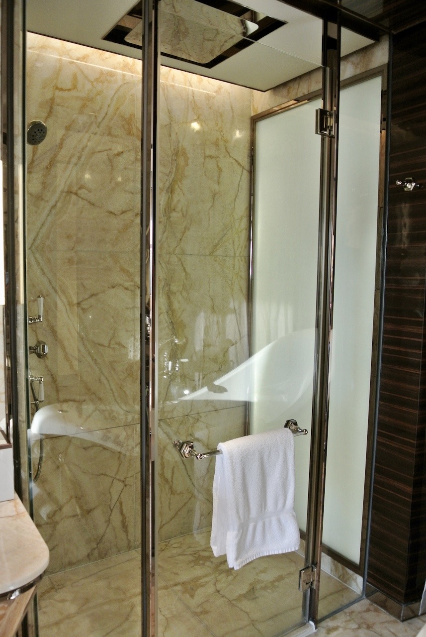 Ritz-Carlton Shanghai Pudong, On Top of the World Hawaii Calling Shower