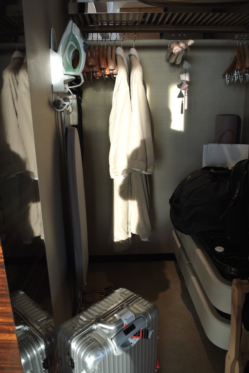 Ritz-Carlton Shanghai Pudong, On Top of the World Hawaii Calling Suite closet