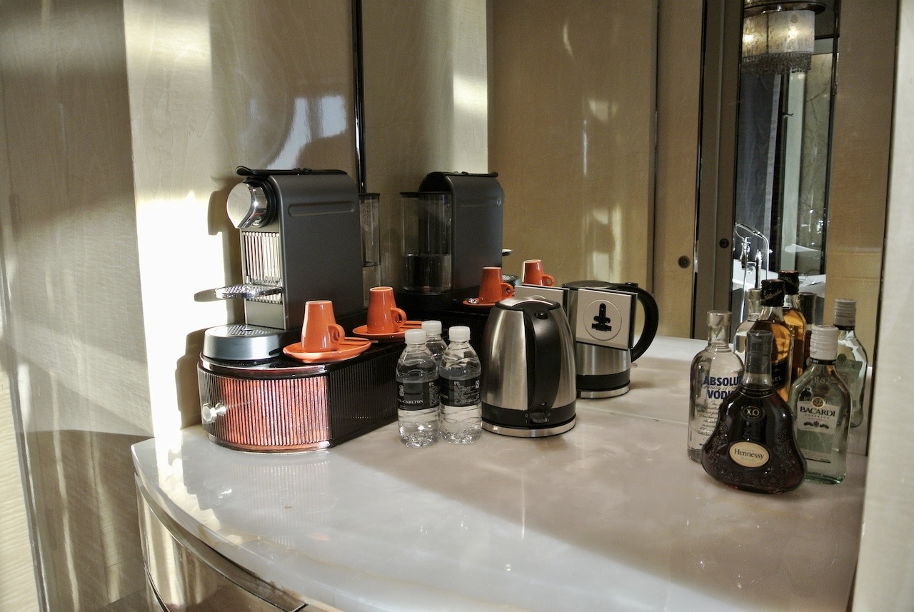 Ritz-Carlton Shanghai Pudong, On Top of the World Hawaii Calling Suite coffee station