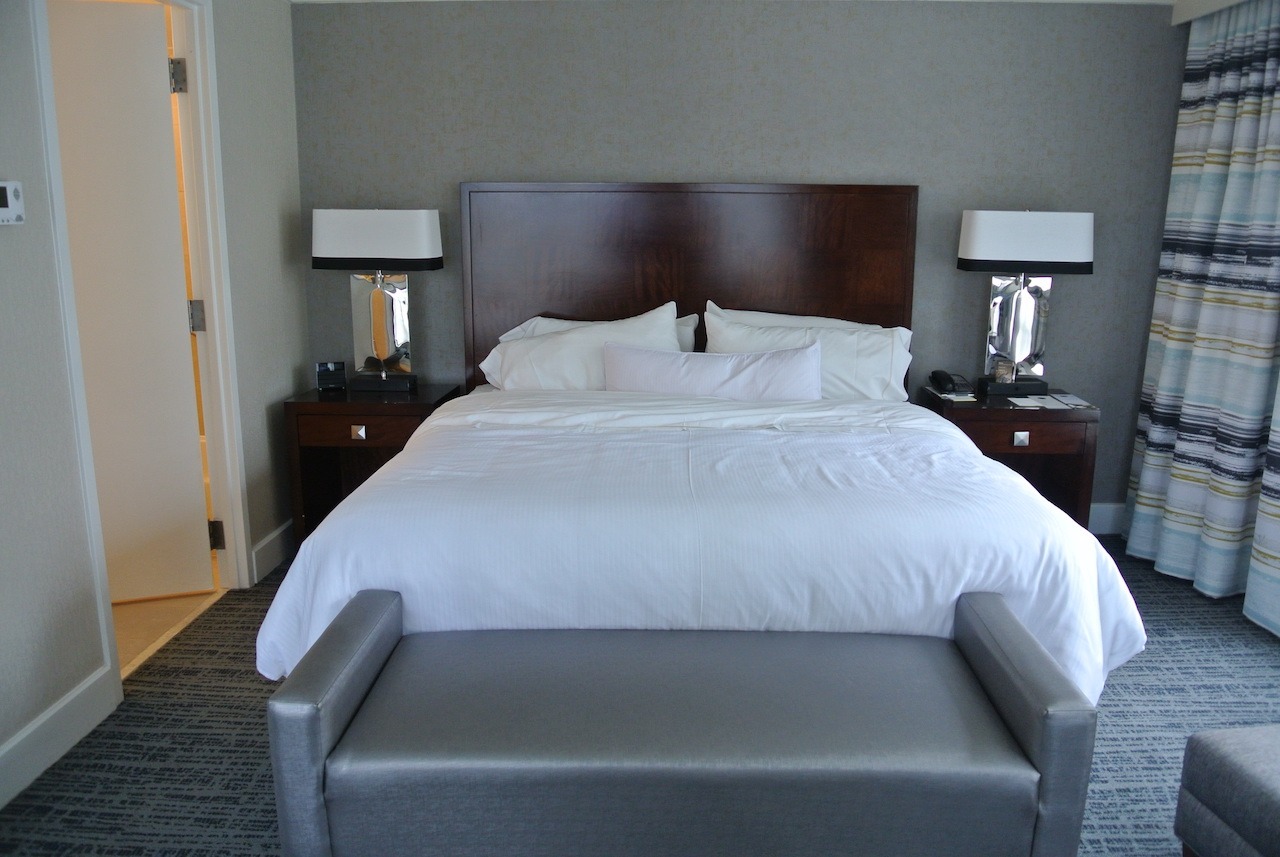 Westin Alexandria Old Town - Superb Suite Hawaii Calling Bed