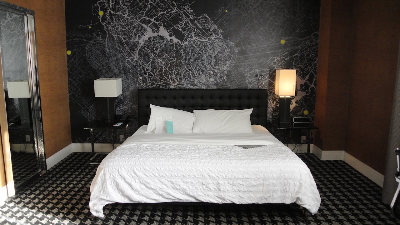 Le Meridien Charlotte - Refinement Uptown Hawaii Calling Bed