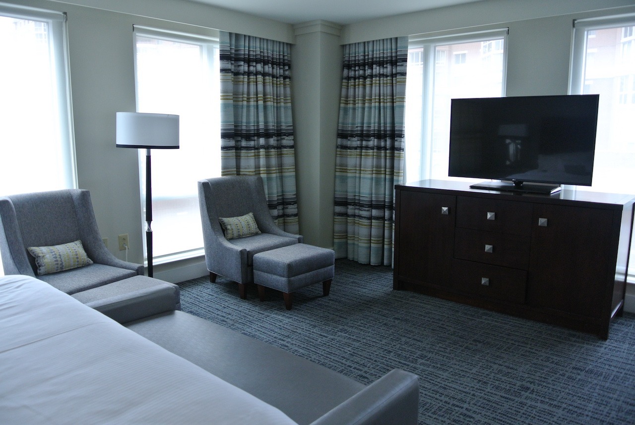 Westin Alexandria Old Town - Superb Suite Hawaii Calling Bedroom suite