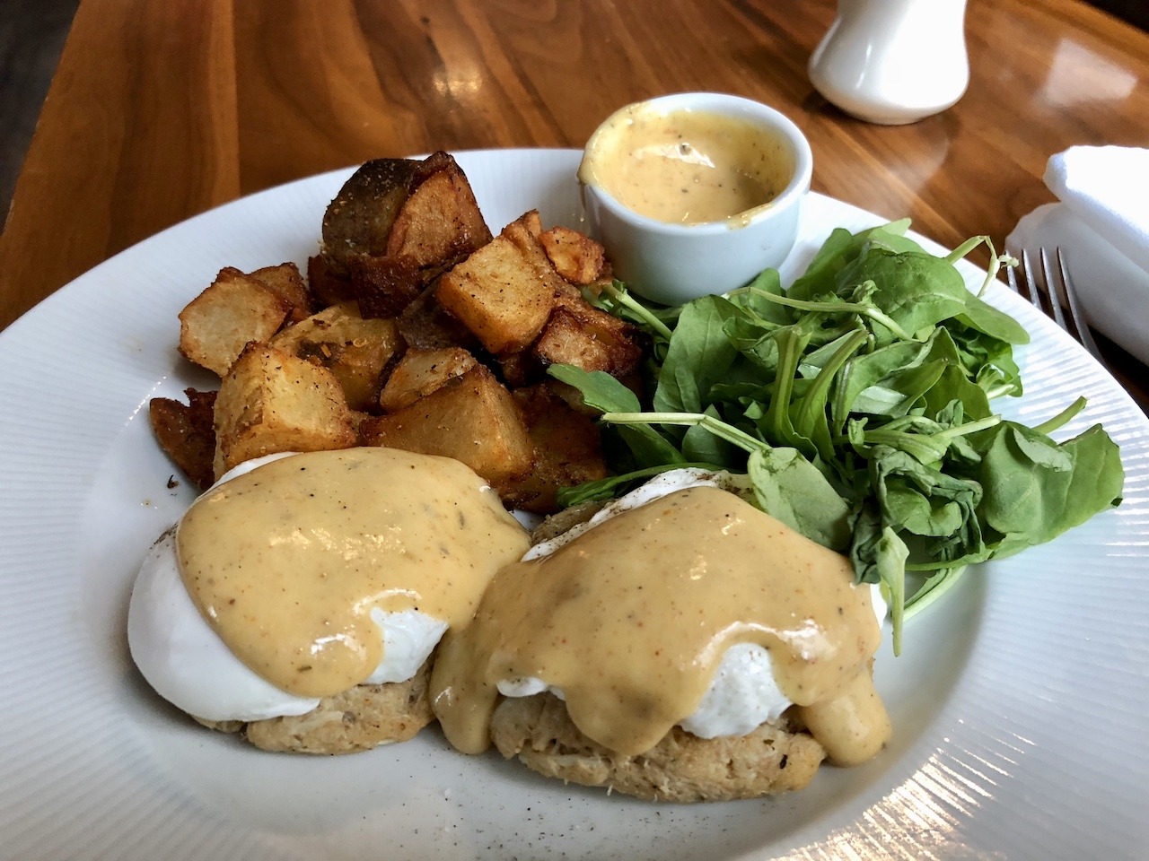Le Meridien New Orleans - Polished Business Hotel Hawaii Calling Eggs Benedict