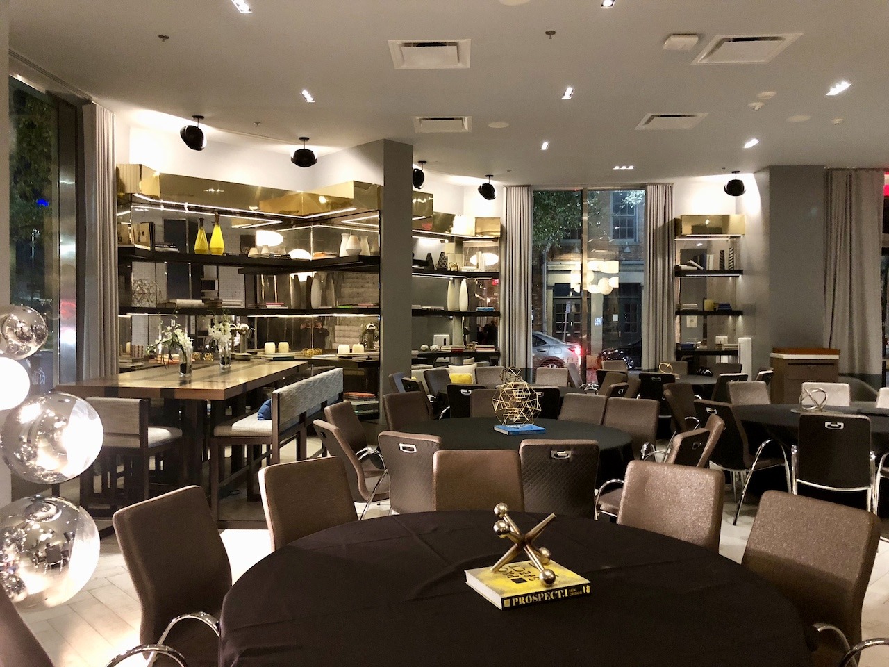 Le Meridien New Orleans - Polished Business Hotel Hawaii Calling Lobby and bar seating