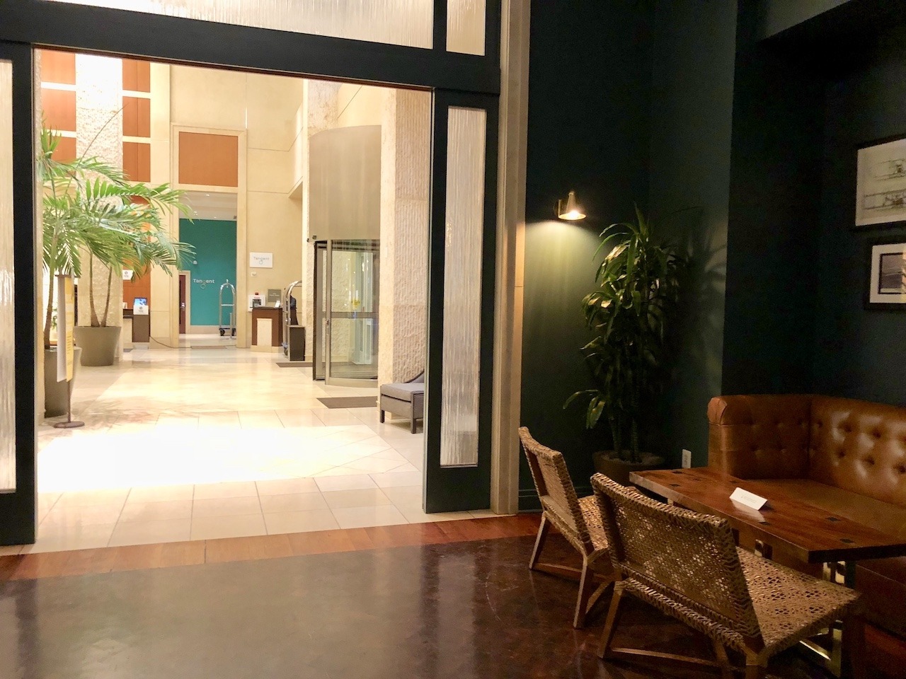 Westin Alexandria Old Town - Superb Suite Hawaii Calling Lobby bar seating