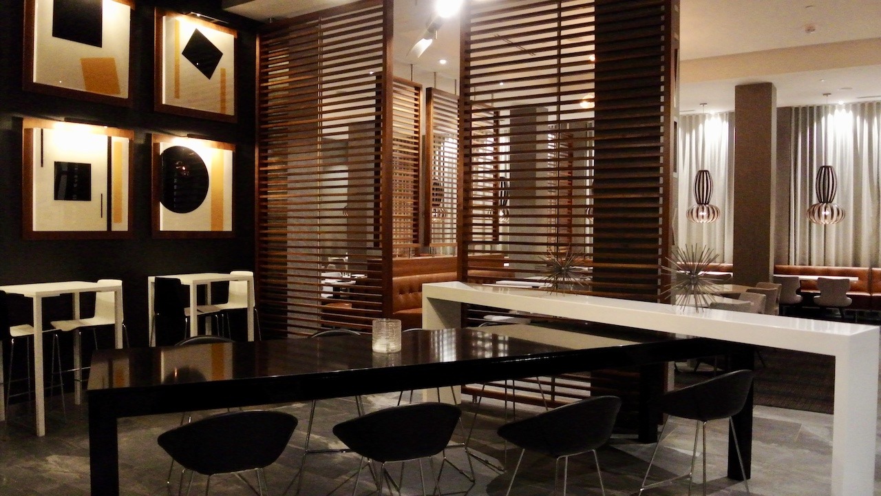Le Meridien Charlotte - Refinement Uptown Hawaii Calling Restaurant seating
