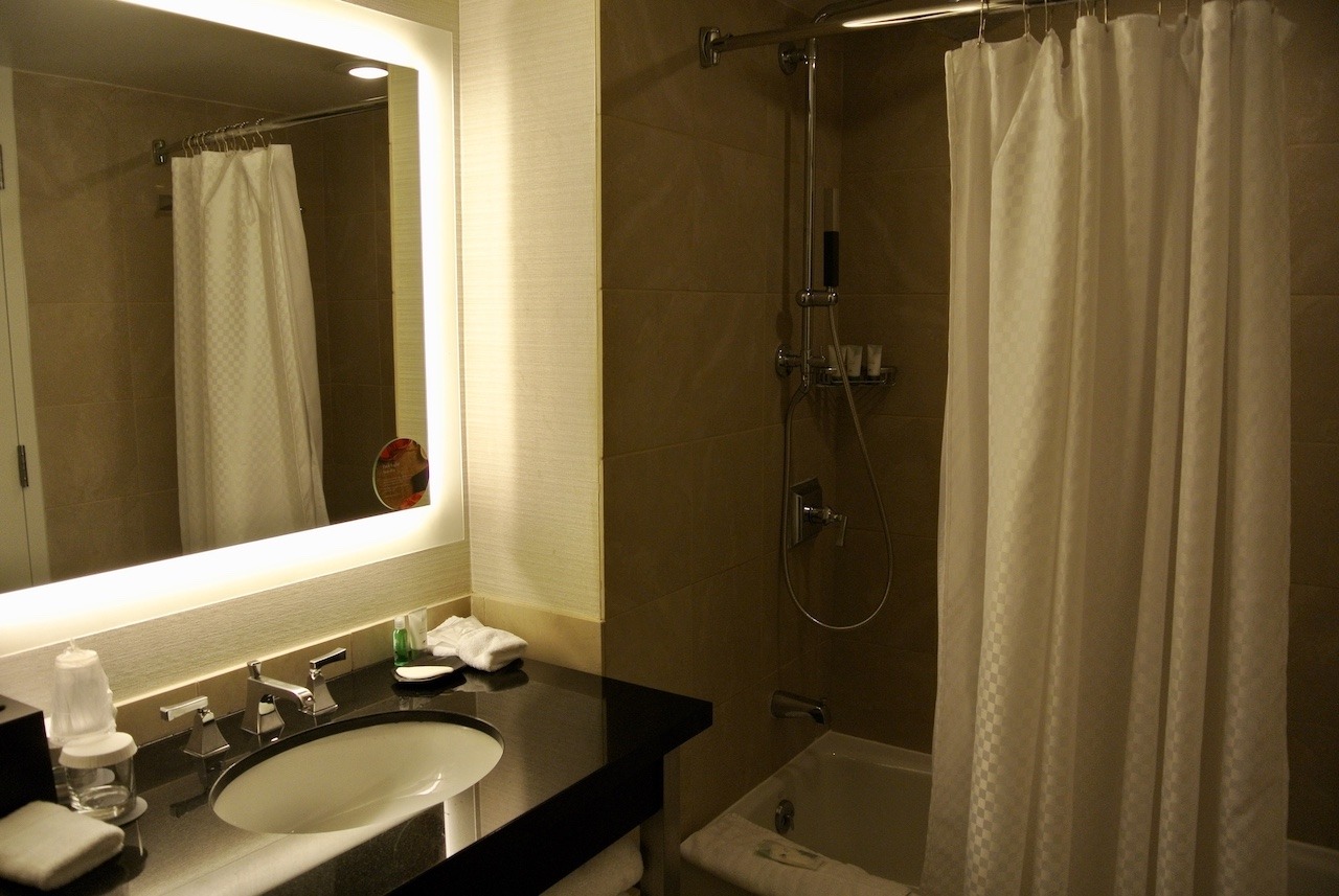 Westin Alexandria Old Town - Superb Suite Hawaii Calling Master bathoom
