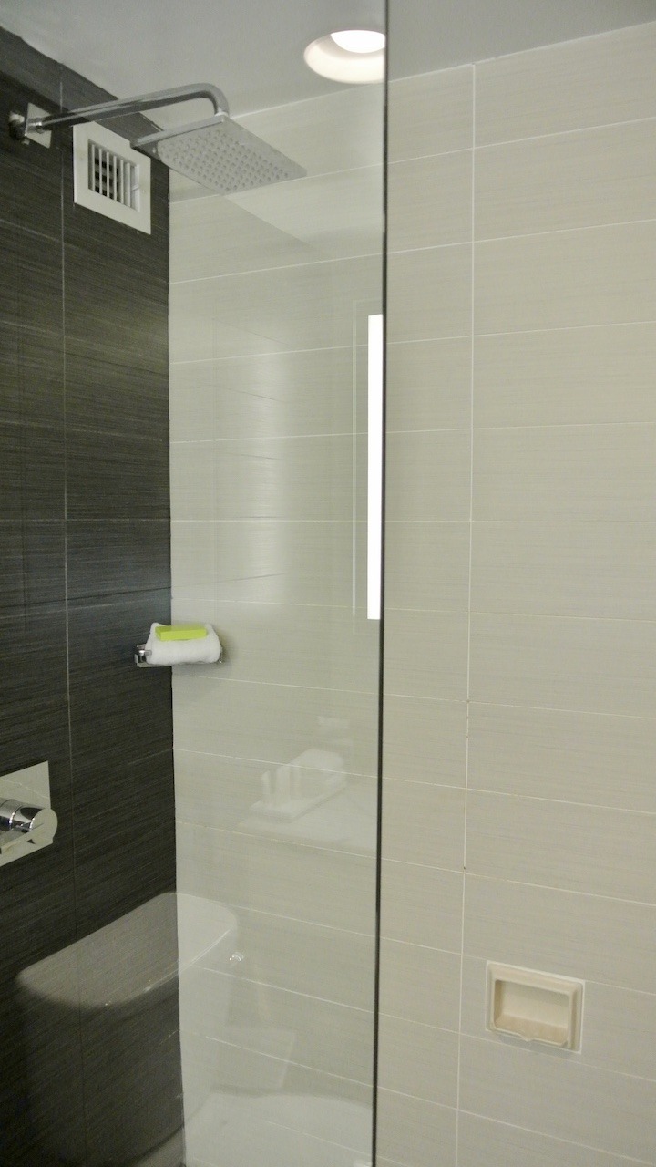 Le Meridien Charlotte - Refinement Uptown Hawaii Calling Shower