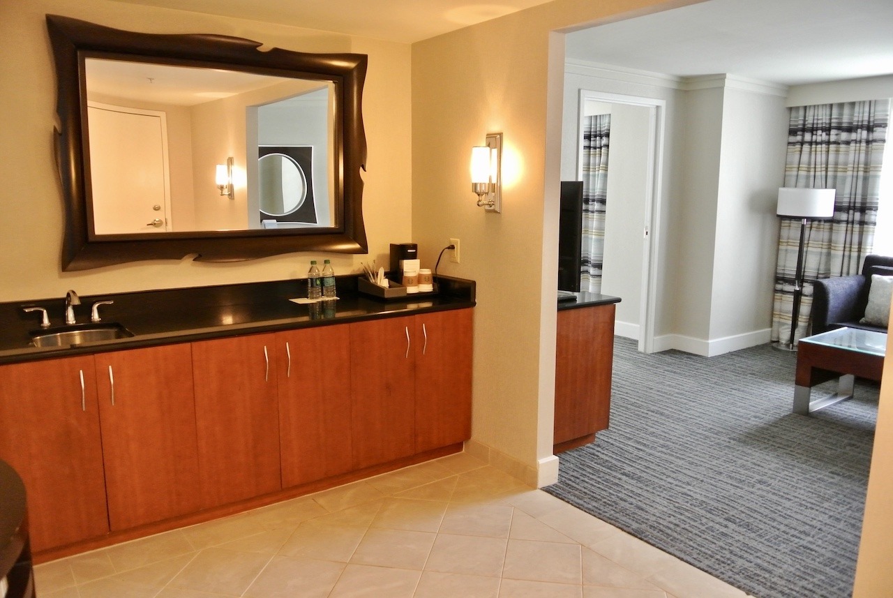 Westin Alexandria Old Town - Superb Suite Hawaii Calling Suite kitchenette