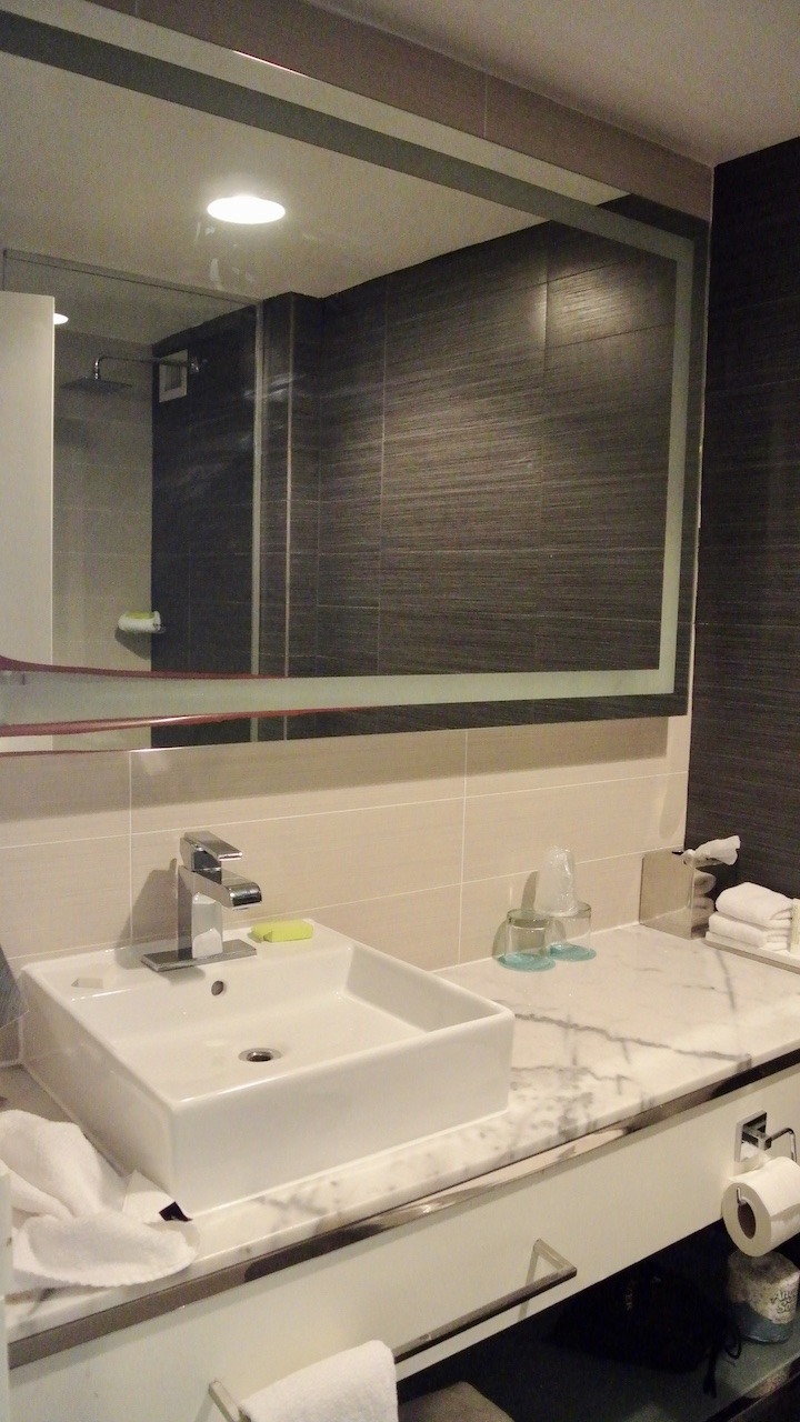 Le Meridien Charlotte - Refinement Uptown Hawaii Calling Vanity