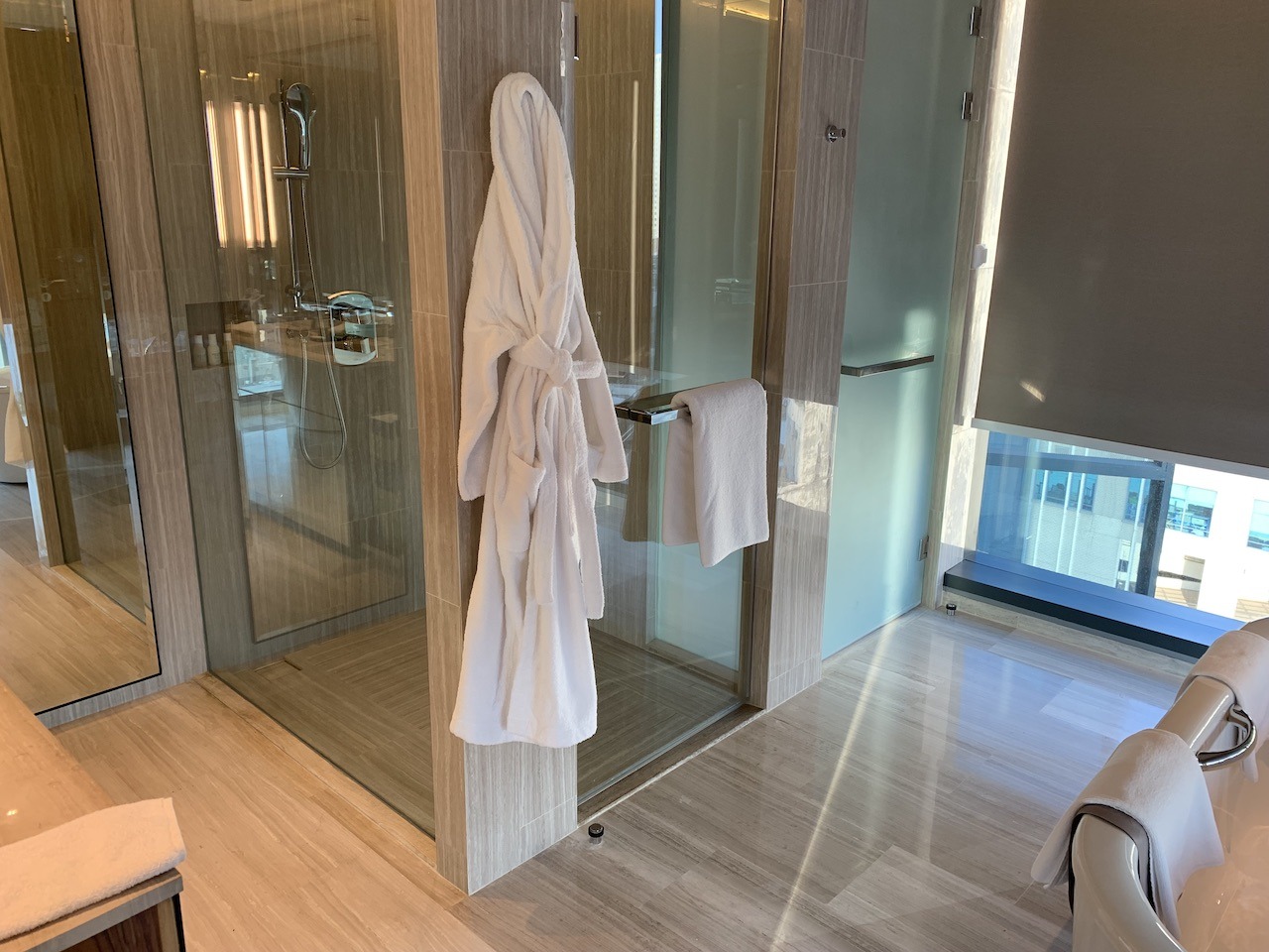 Hyatt Regency Bangkok Sukhumvit - The City's Newest Can't-Miss Hotel Hawaii Calling Hyatt Regency Sukhumvit suite master bathroom