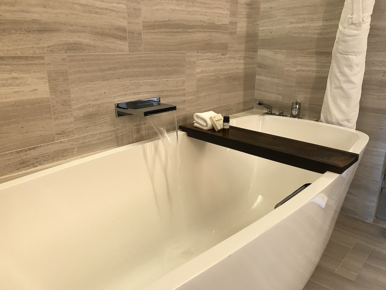 Park Hyatt New York - Elegant, Tasteful, Expansive Hawaii Calling Park Hyatt New York tub