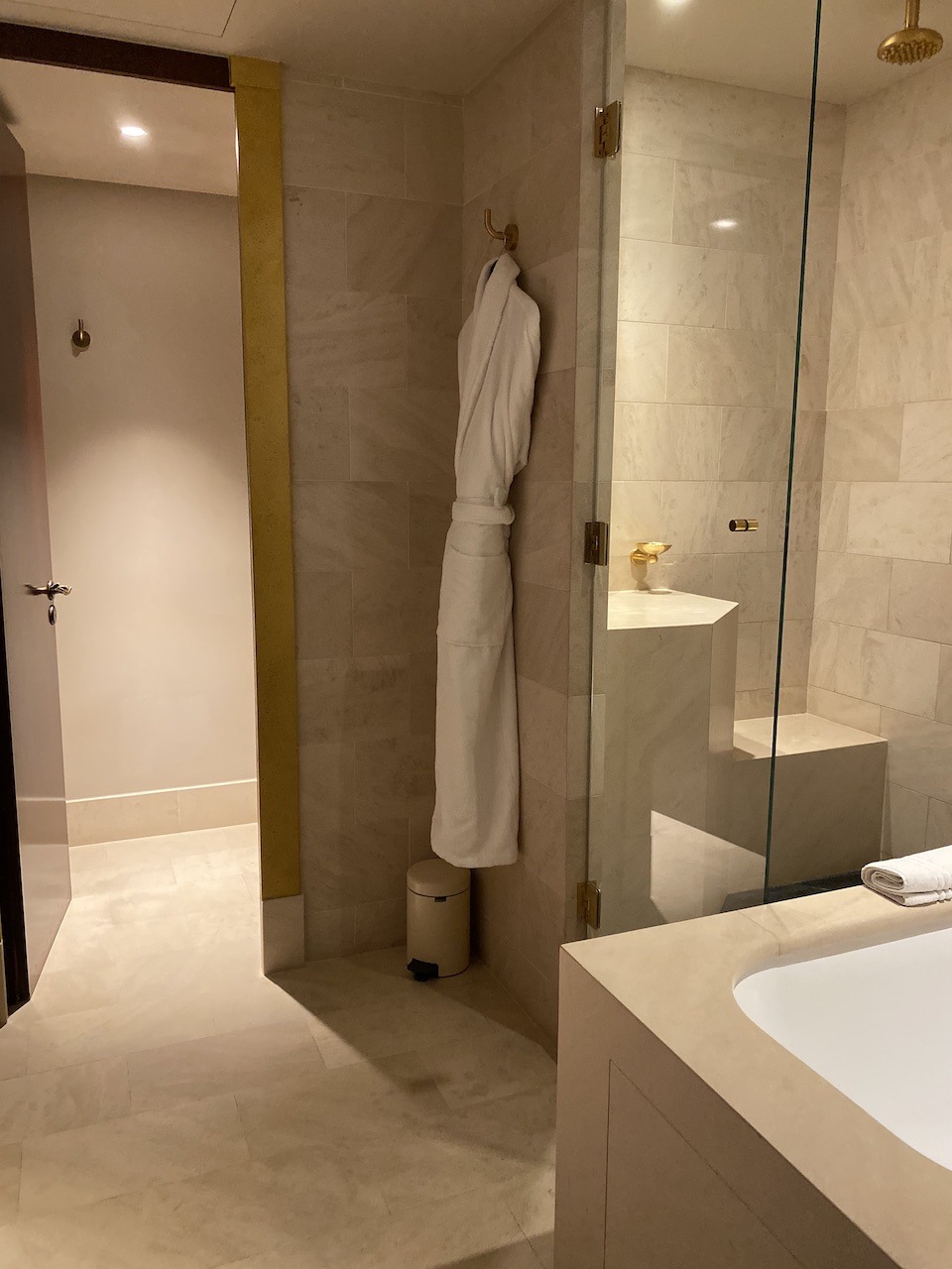 Park Hyatt Paris Vendome - Classic Parisian Luxury Hawaii Calling Park Hyatt Vendome bathroom
