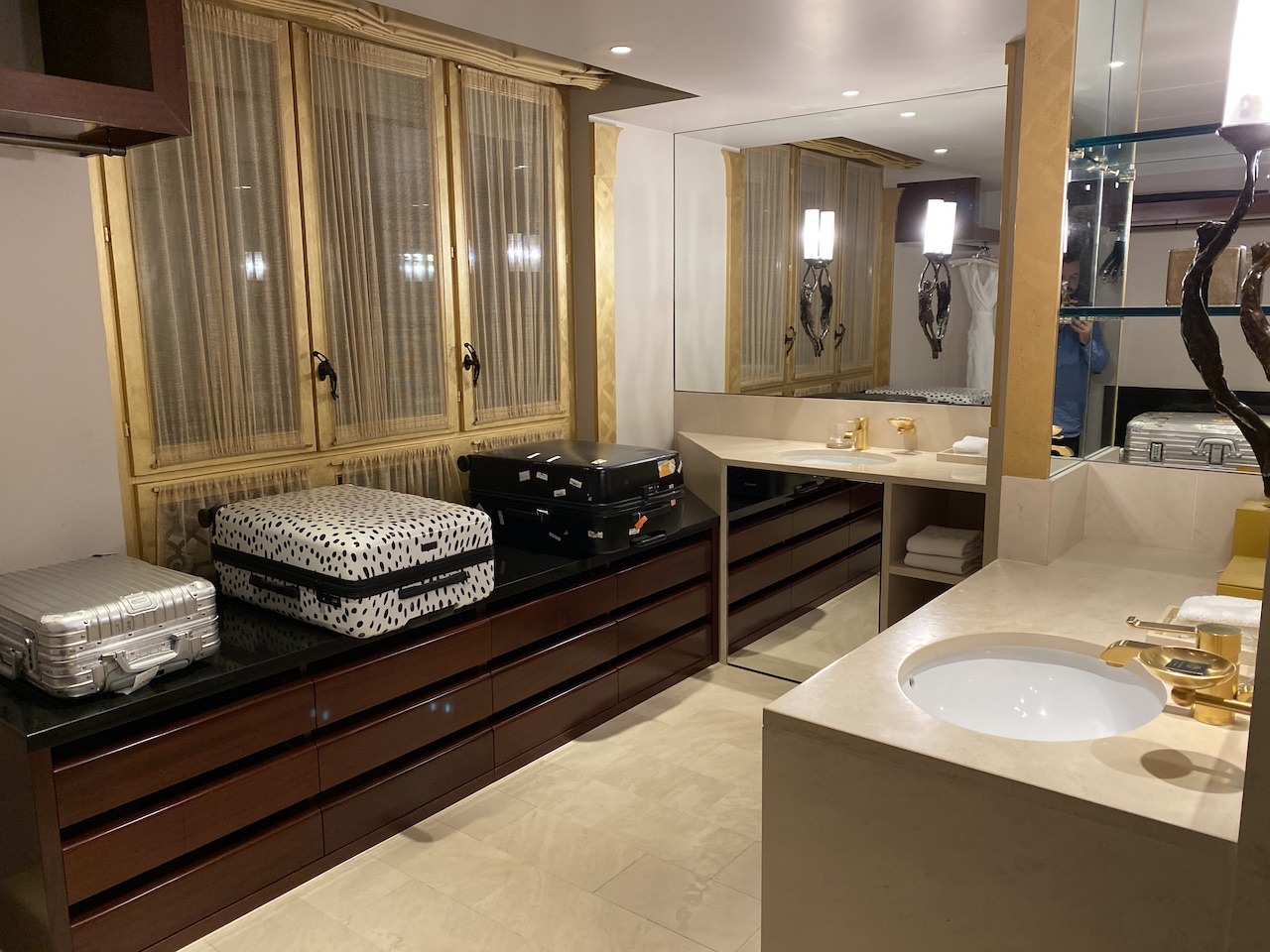 Park Hyatt Paris Vendome - Classic Parisian Luxury Hawaii Calling Park Hyatt Vendome dressing room