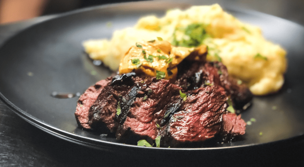 25 Best Restaurants in Hawaii for (2025) Hawaii Calling Avalon Gastropub Restaurant Kaua'i Hawaii