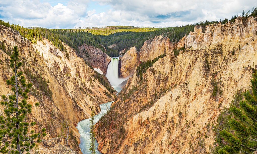 The Best Time To Visit Yellowstone National Park (2024) Hawaii Calling The Best Time of Year To Visit Yellowstone