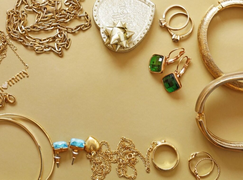 11 Most Common Items Left Behind In Hotel Rooms Hawaii Calling picture of jewelry