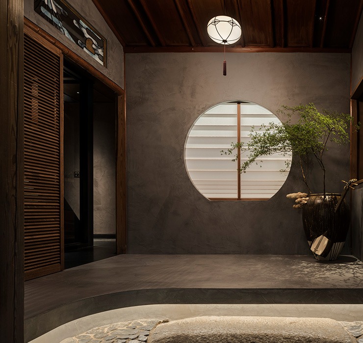 The 5 Best Luxury Hotels in Tokyo (2025) Hawaii Calling a room with a round window