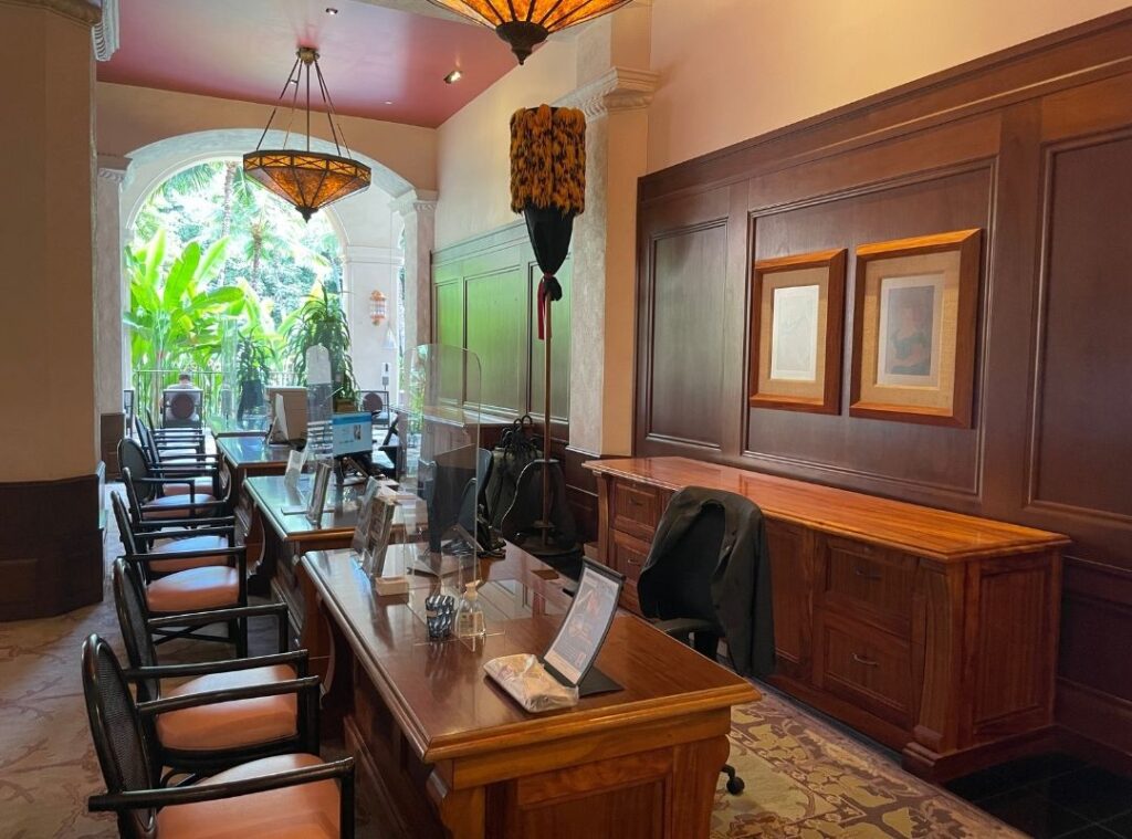 Review & Video: The Royal Hawaiian, Waikiki, A Luxury Collection Hotel Hawaii Calling a room with a desk and chairs