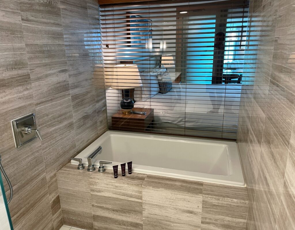 Review & Video: The Ritz-Carlton Waikiki Beach, Luxurious Residences & Hotel Hawaii Calling a bathroom with a bathtub and a lamp