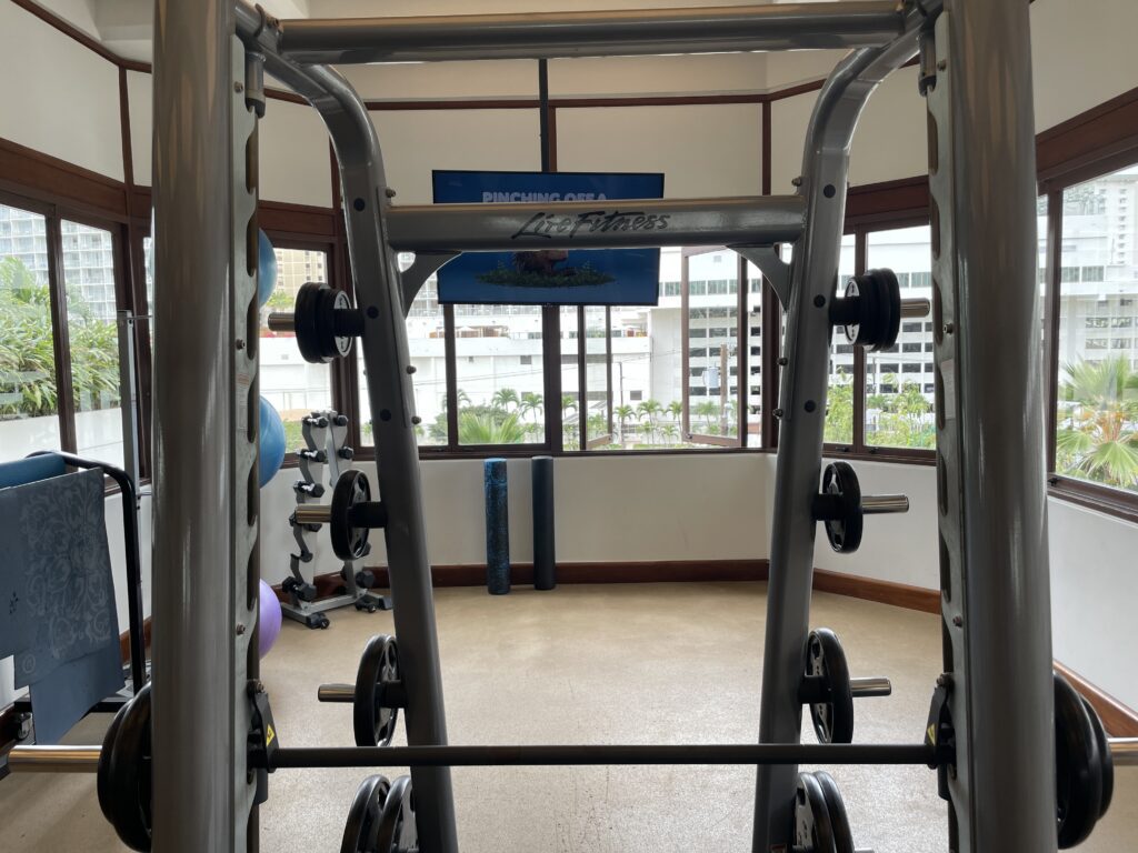 Review & Video: Waikiki Beach Marriott Resort & Spa Hawaii Calling a gym with weights in the front