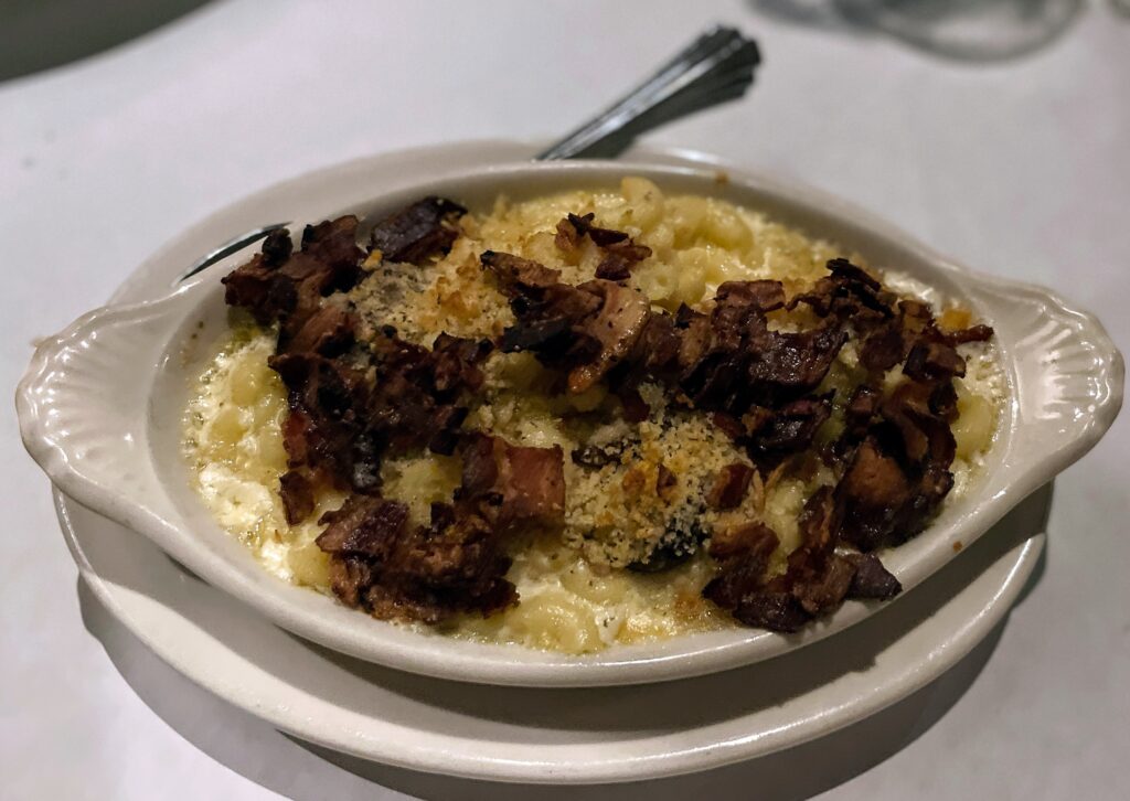 Review & Video: Waikiki Beach Marriott Resort & Spa Hawaii Calling a plate of food on a table