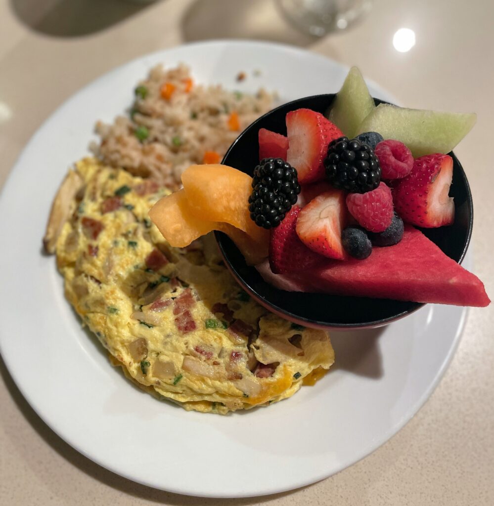 Review & Video: Waikiki Beach Marriott Resort & Spa Hawaii Calling a plate of food with a bowl of fruit and rice