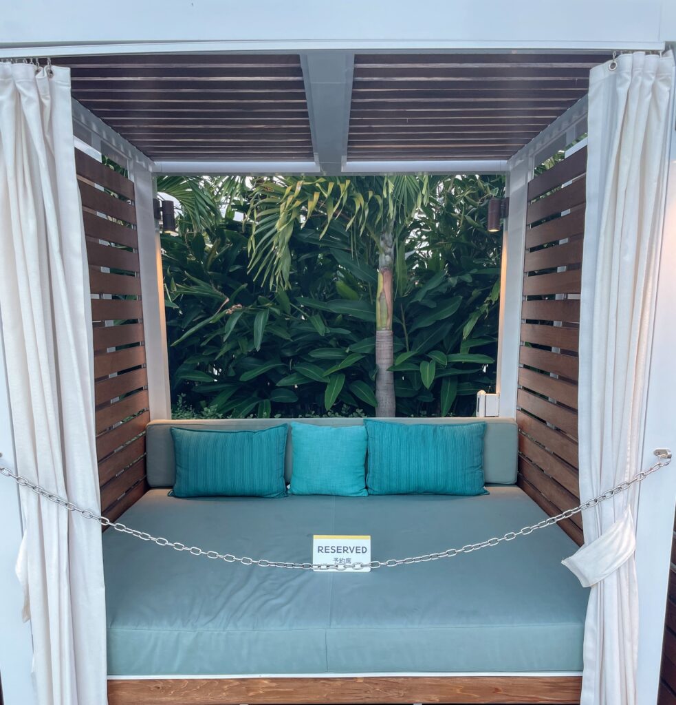 Review & Video: Waikiki Beach Marriott Resort & Spa Hawaii Calling a bed with blue pillows and white curtains