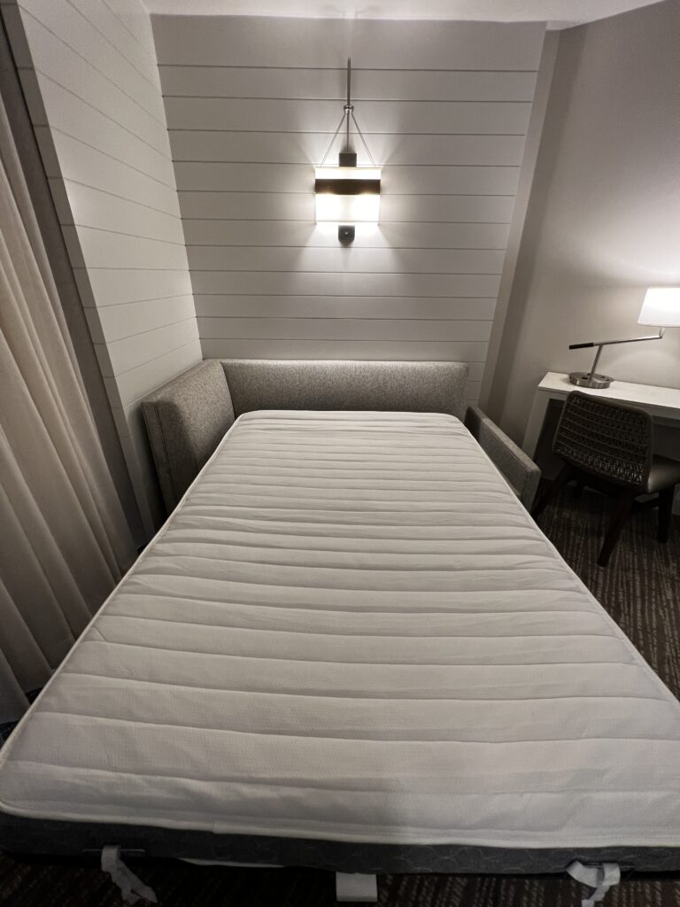 Review & Video: Waikiki Beach Marriott Resort & Spa Hawaii Calling a bed in a room