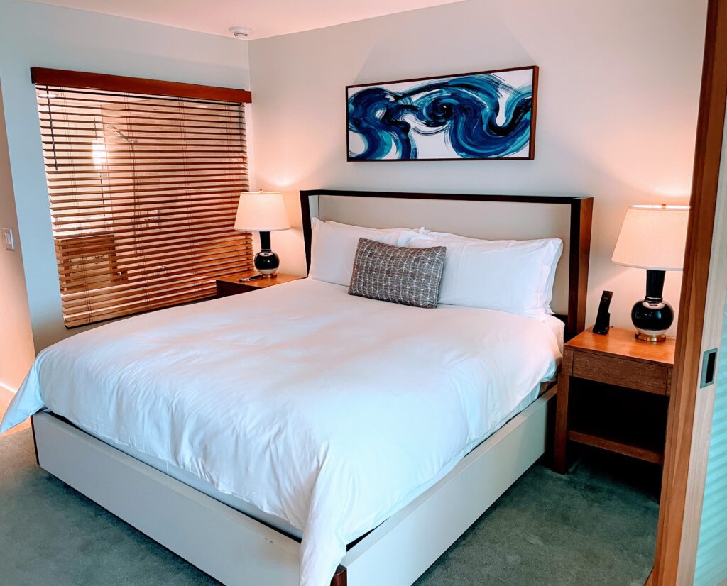 Review & Video: The Ritz-Carlton Waikiki Beach, Luxurious Residences & Hotel Hawaii Calling a bed with a lamp and a painting on the wall