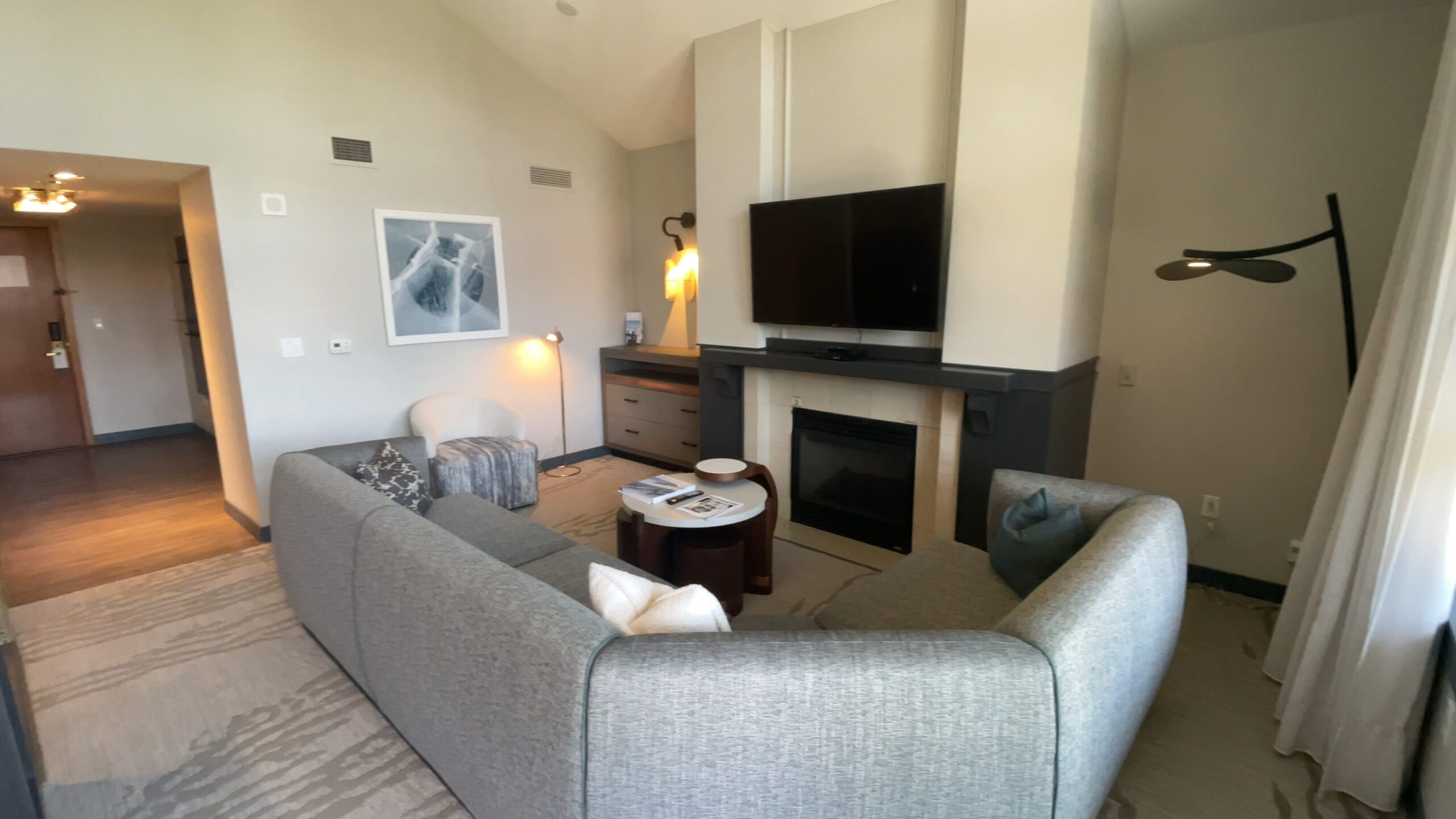 Review & Video: The Westin Monache Resort, Mammoth Mountain Hawaii Calling a living room with a couch and a fireplace