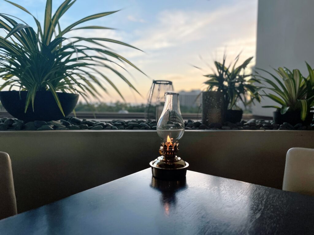 Review & Video: The Ritz-Carlton Waikiki Beach, Luxurious Residences & Hotel Hawaii Calling a lamp on a table