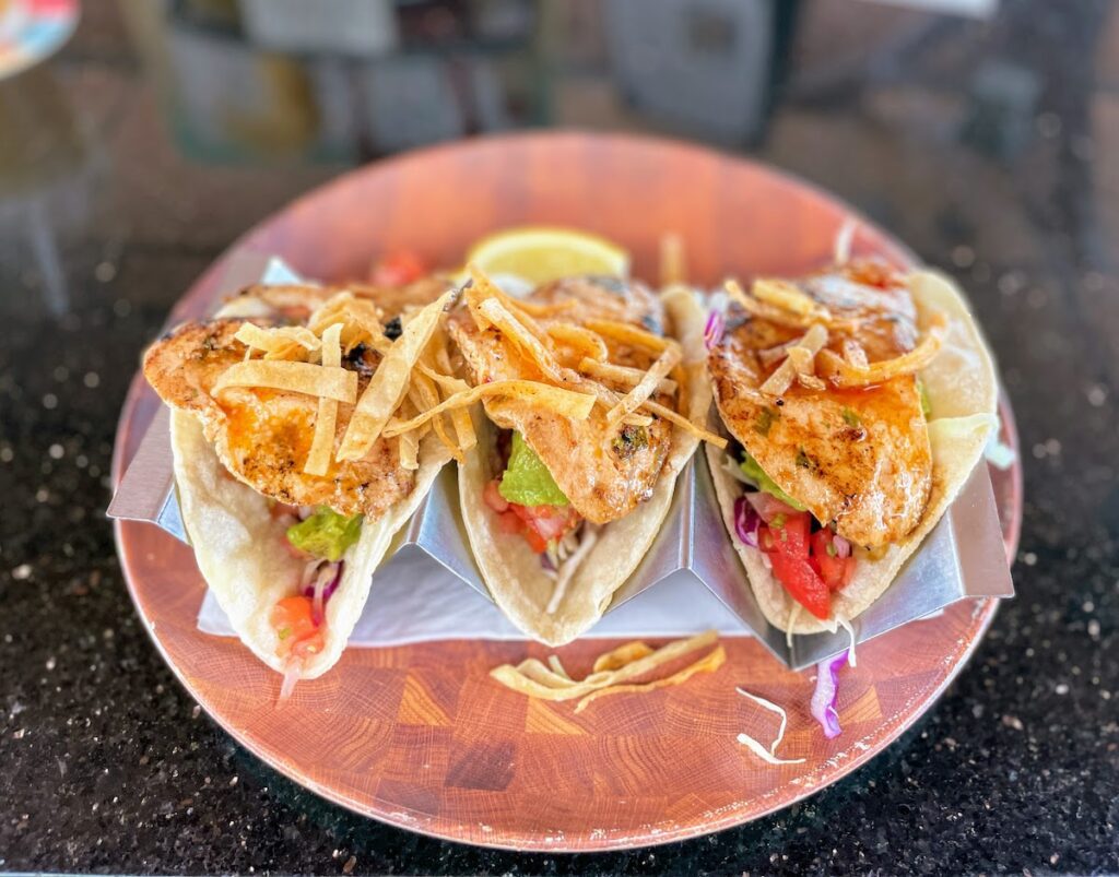 Review & Video: Courtyard King Kamehameha's Kona Beach Hotel Hawaii Calling a group of tacos on a plate