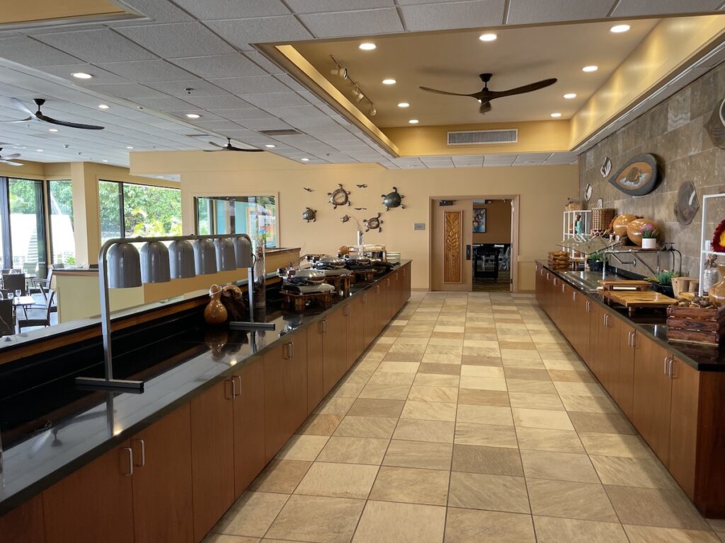 Review & Video: Courtyard King Kamehameha's Kona Beach Hotel Hawaii Calling a kitchen with a large counter